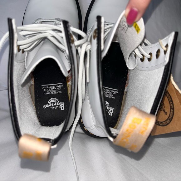 SOLD!!🧾🍒DOC MARTEN VEGAN LEATHER WHITE 1460 KEMBLE LACE UP BOOTS 7W/6M - Picture 9 of 15